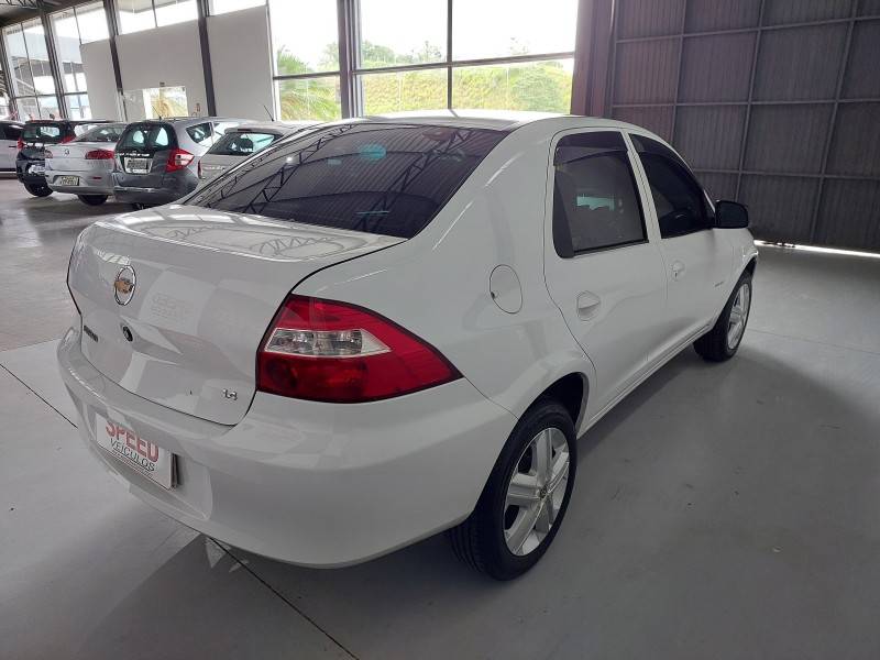 CHEVROLET - PRISMA - 2010/2011 - Branca - R$ 33.900,00