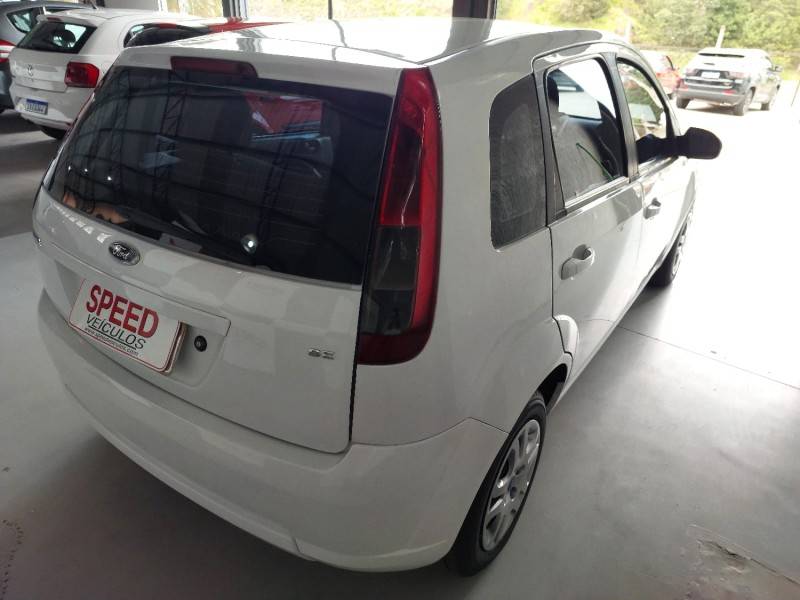 FORD - FIESTA - 2013/2014 - Branca - R$ 34.900,00