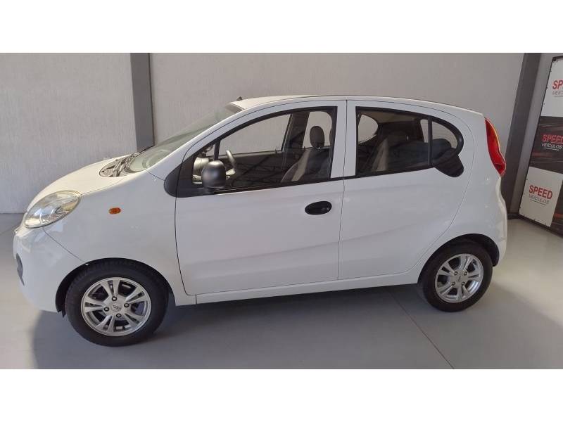 CHERY - QQ - 2017/2018 - Branca - R$ 35.900,00