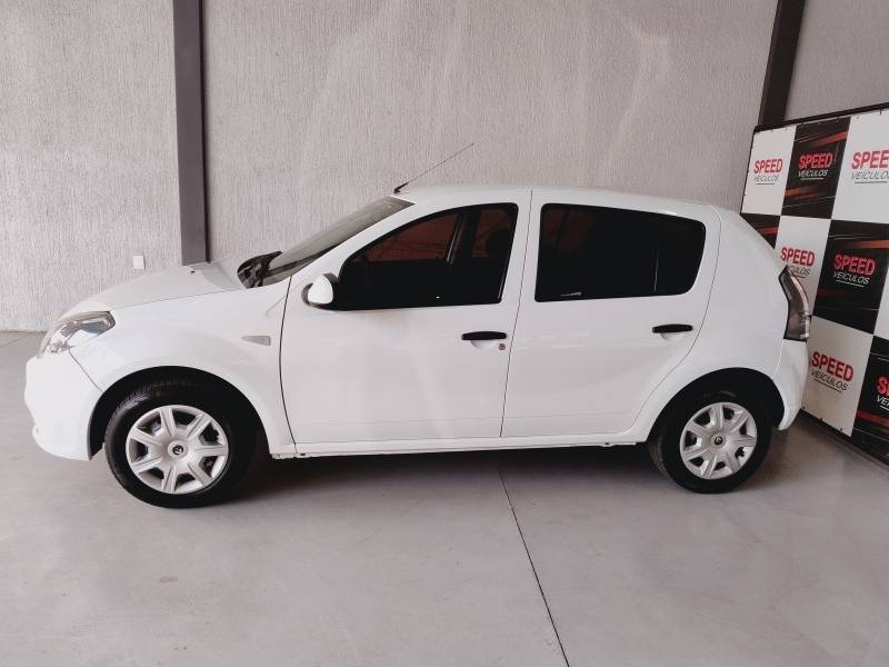 RENAULT - SANDERO - 2013/2014 - Branca - R$ 36.900,00