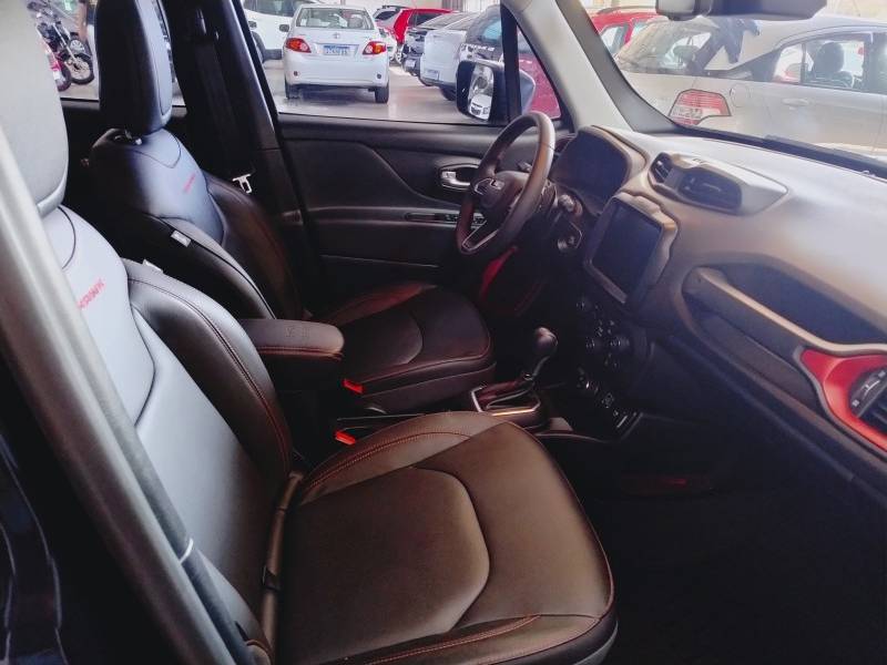 JEEP - RENEGADE - 2022/2023 - Preta - R$ 135.900,00