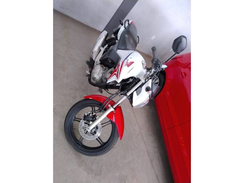 HONDA - CG 150 - 2014/2015 - Branca - R$ 12.500,00