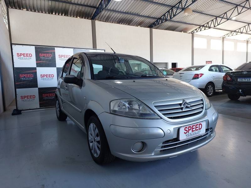 CITROËN - C3 - 2007/2008 - Prata - R$ 21.900,00