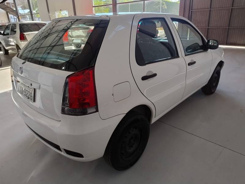 FIAT - PALIO - 2016/2016 - Branca - R$ 28.900,00