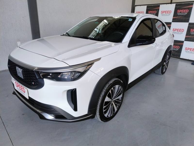 FIAT - FASTBACK - 2023/2024 - Branca - R$ 115.900,00