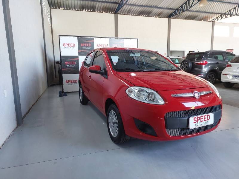 FIAT - PALIO - 2016/2017 - Vermelha - R$ 43.900,00