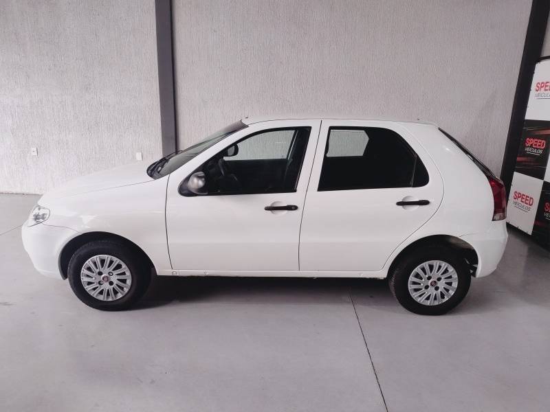 FIAT - PALIO - 2016/2016 - Branca - R$ 31.900,00