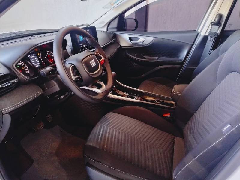 FIAT - FASTBACK - 2023/2024 - Branca - R$ 115.900,00