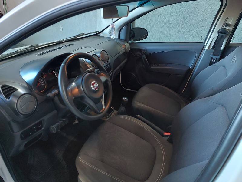 FIAT - GRAND SIENA - 2021/2021 - Branca - R$ 59.800,00