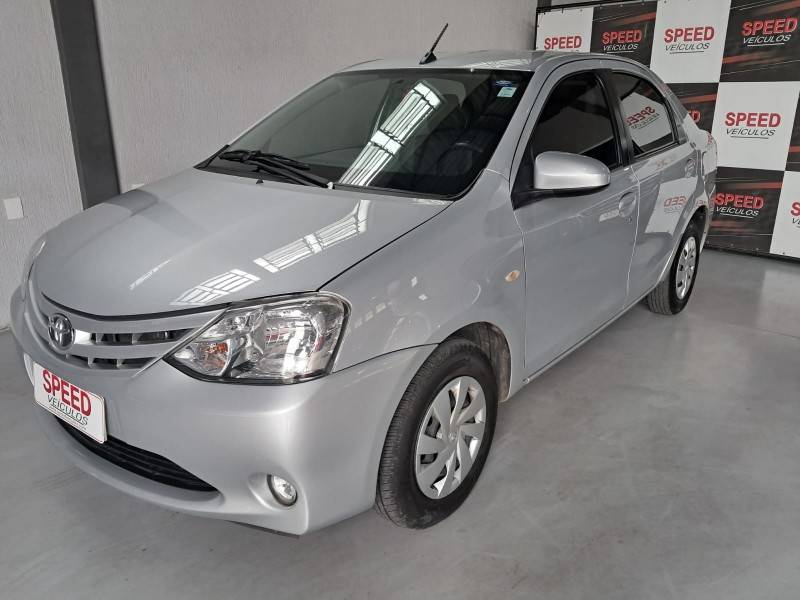 TOYOTA - ETIOS - 2016/2017 - Prata - R$ 59.800,00