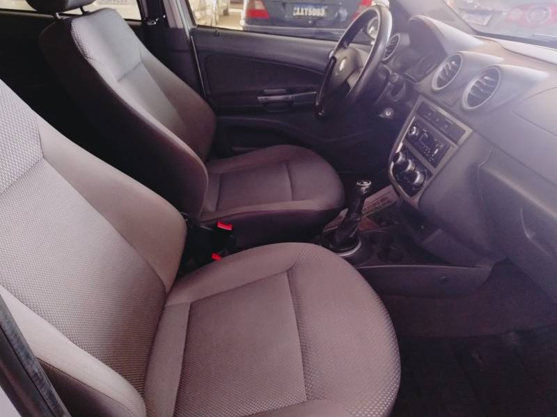 VOLKSWAGEN - VOYAGE - 2010/2011 - Prata - Sob Consulta