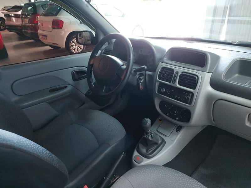 RENAULT - CLIO - 2009/2010 - Vermelha - R$ 25.900,00