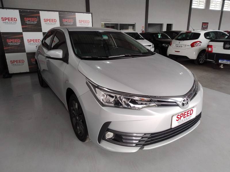 TOYOTA - COROLLA - 2019/2019 - Prata - R$ 108.900,00