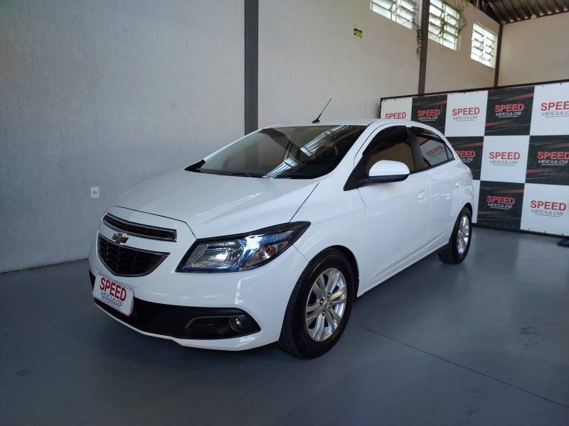 CHEVROLET - ONIX - 2014/2015 - Branca - R$ 50.900,00