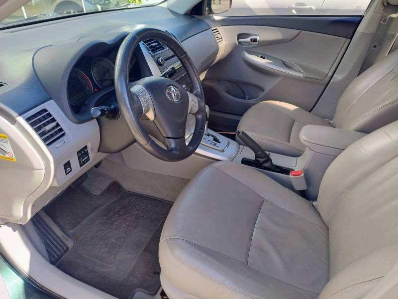 TOYOTA - COROLLA - 2013/2013 - Verde - R$ 69.800,00