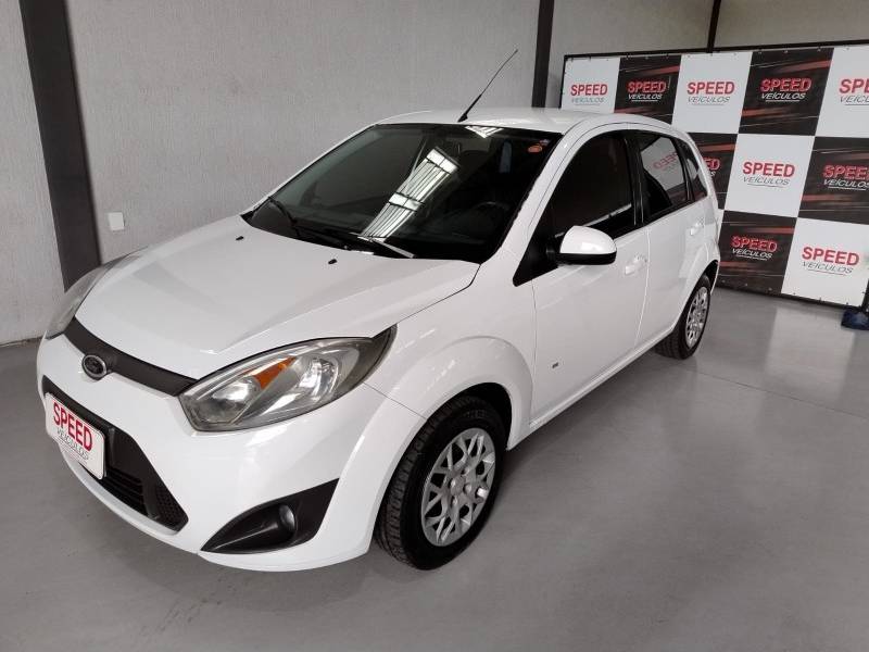 FORD - FIESTA - 2013/2014 - Branca - R$ 33.900,00