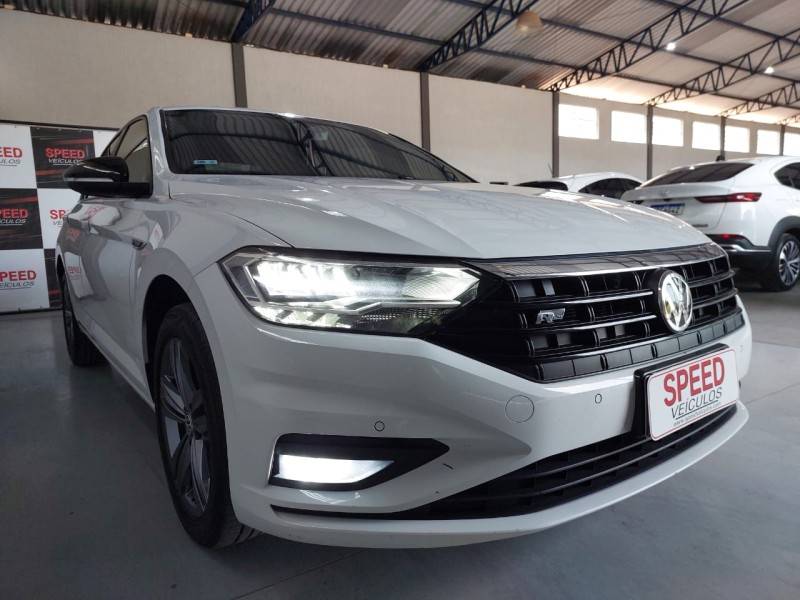 VOLKSWAGEN - JETTA - 2018/2018 - Branca - R$ 106.900,00