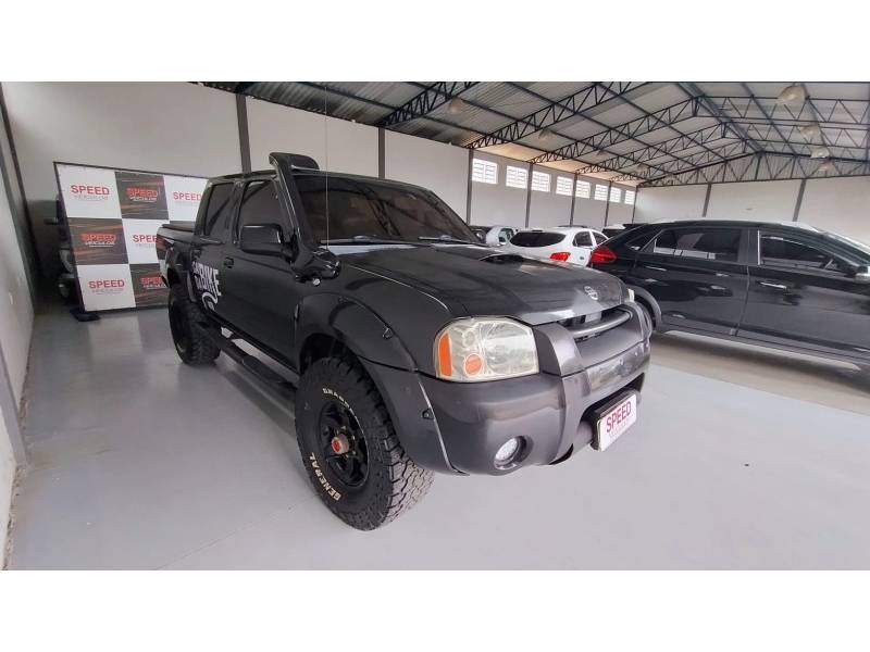 NISSAN - FRONTIER - 2005/2006 - Preta - R$ 57.500,00