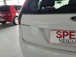 FORD - FIESTA - 2013/2014 - Branca - R$ 34.900,00