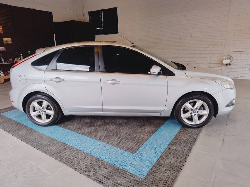 FORD - FOCUS - 2013/2013 - Prata - R$ 45.900,00