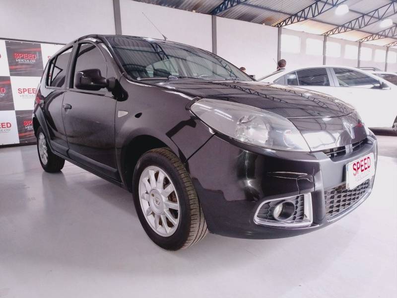 RENAULT - SANDERO - 2014/2014 - Preta - R$ 36.900,00