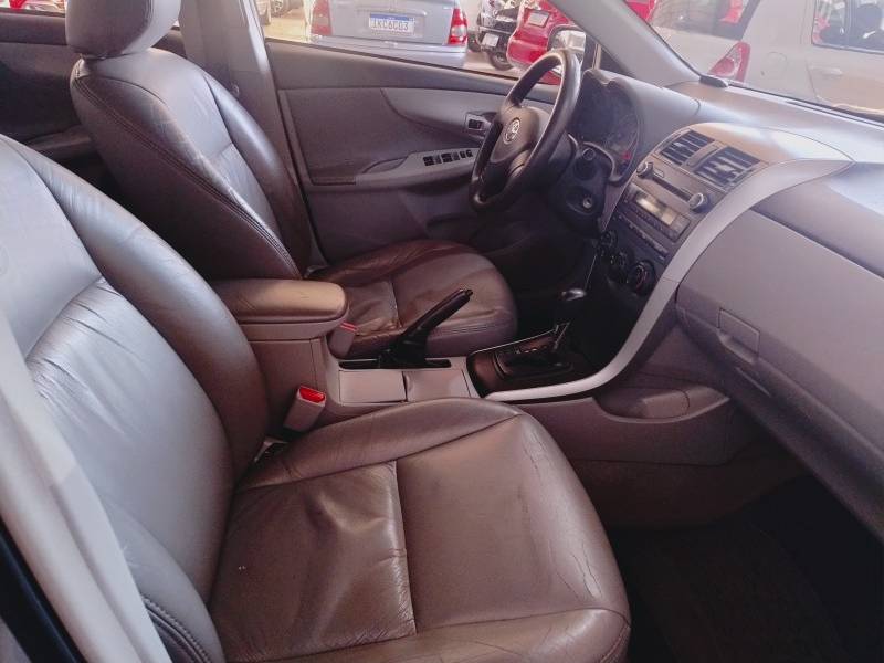 TOYOTA - COROLLA - 2011/2012 - Prata - R$ 61.900,00