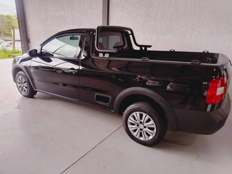 VOLKSWAGEN - SAVEIRO - 2014/2015 - Preta - R$ 47.900,00