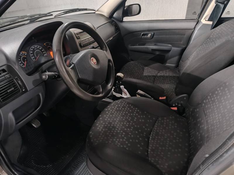 FIAT - PALIO - 2010/2011 - Cinza - R$ 35.900,00