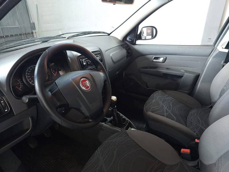 FIAT - SIENA - 2013/2013 - Prata - R$ 38.900,00