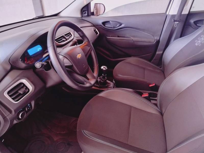 CHEVROLET - ONIX - 2017/2018 - Branca - R$ 52.900,00