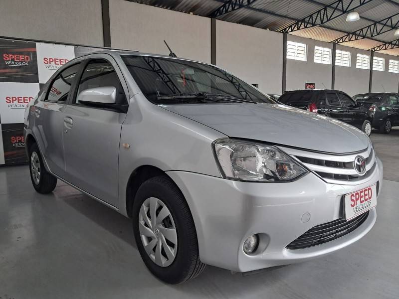 TOYOTA - ETIOS - 2016/2017 - Prata - R$ 59.800,00