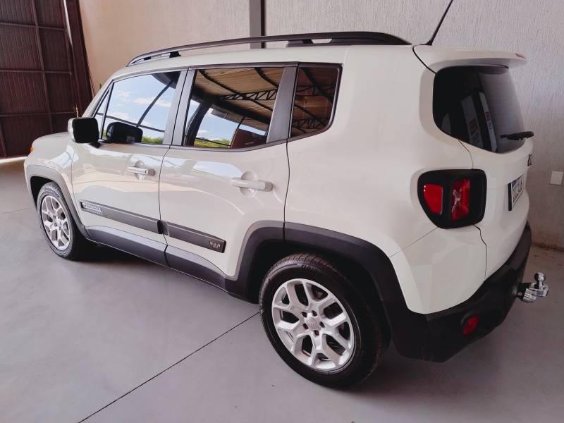 JEEP - RENEGADE - 2015/2016 - Branca - R$ 72.900,00