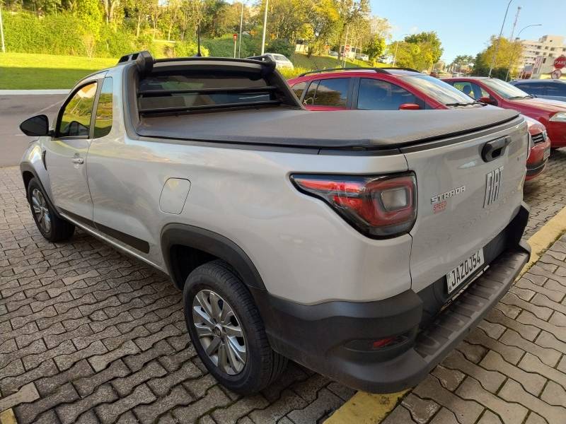 FIAT - STRADA - 2021/2022 - Prata - R$ 83.900,00