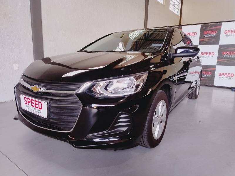 CHEVROLET - ONIX - 2022/2023 - Preta - R$ 88.900,00