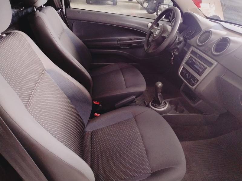 VOLKSWAGEN - SAVEIRO - 2014/2015 - Preta - R$ 47.900,00