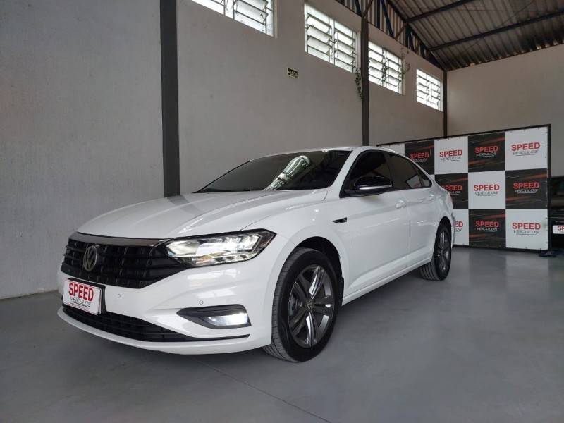 VOLKSWAGEN - JETTA - 2018/2018 - Branca - R$ 106.900,00