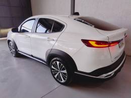 FIAT - FASTBACK - 2023/2024 - Branca - R$ 115.900,00