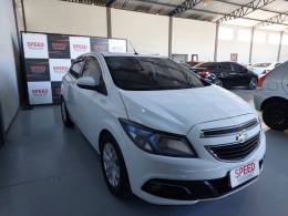 CHEVROLET - ONIX - 2014/2015 - Branca - R$ 50.900,00