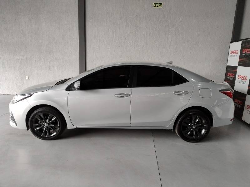 TOYOTA - COROLLA - 2019/2019 - Prata - R$ 108.900,00