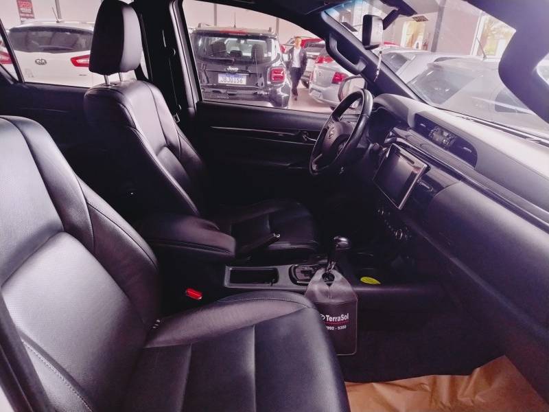 TOYOTA - HILUX - 2019/2019 - Branca - R$ 209.900,00