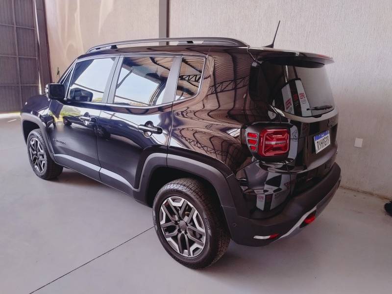 JEEP - RENEGADE - 2022/2023 - Preta - R$ 135.900,00
