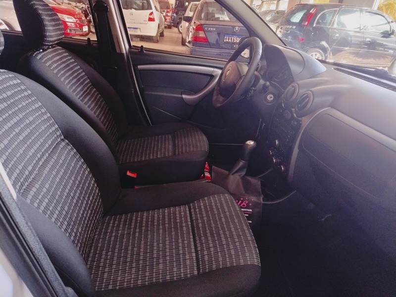 RENAULT - SANDERO - 2013/2014 - Branca - R$ 36.900,00