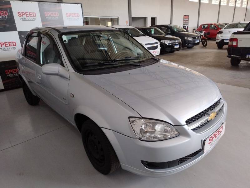 CHEVROLET - CLASSIC - 2011/2012 - Prata - R$ 24.500,00