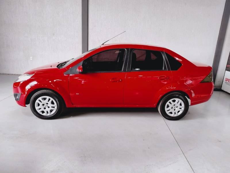 FORD - FIESTA - 2013/2014 - Vermelha - R$ 38.900,00