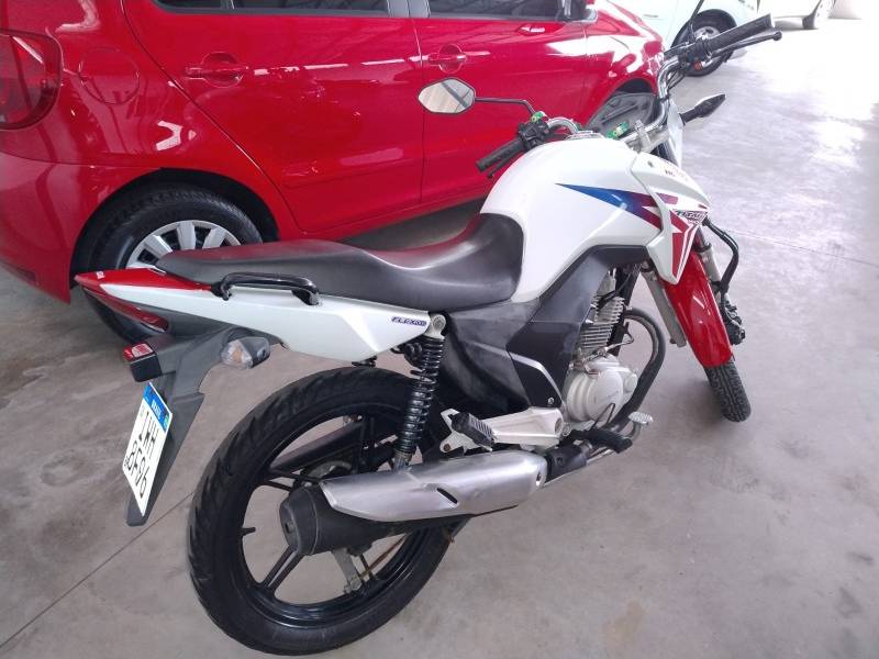 HONDA - CG 150 - 2014/2015 - Branca - R$ 12.500,00