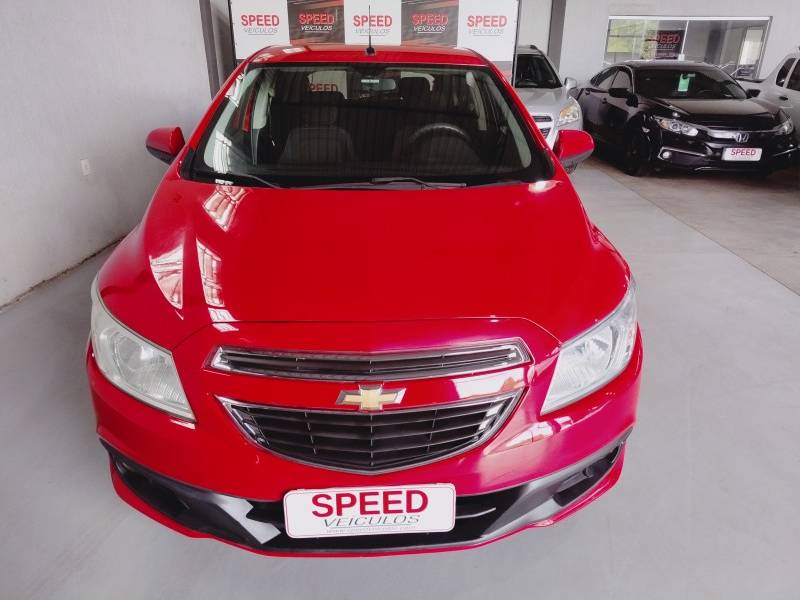 CHEVROLET - ONIX - 2014/2014 - Vermelha - R$ 44.900,00