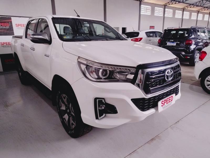 TOYOTA - HILUX - 2019/2019 - Branca - R$ 209.900,00