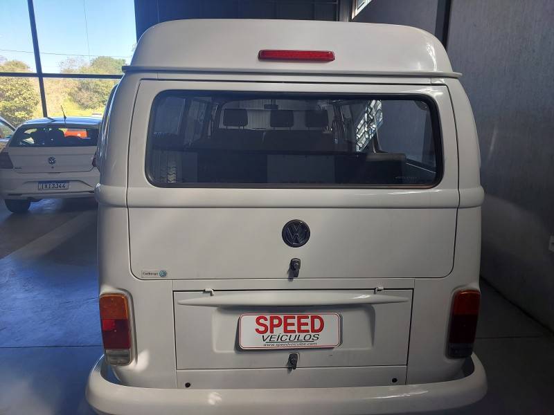 VOLKSWAGEN - KOMBI - 2010/2011 - Branca - R$ 52.900,00