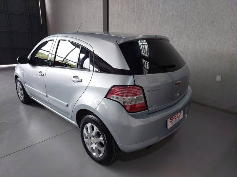 CHEVROLET - AGILE - 2010/2011 - Prata - R$ 36.900,00