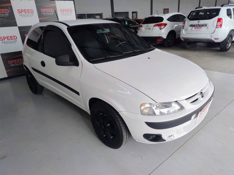 CHEVROLET - CELTA - 2003/2003 - Branca - R$ 17.900,00